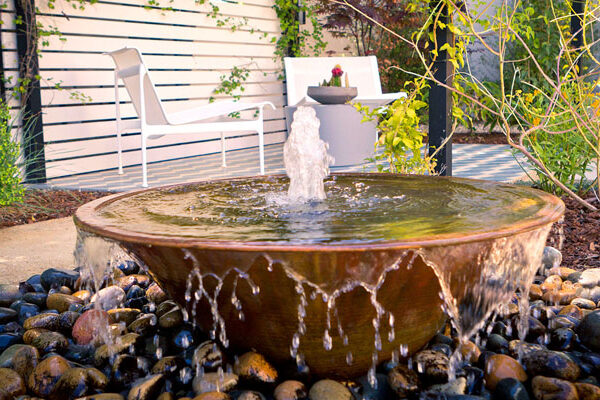 How to Set Up a Miniature Water Feature for Your Garden